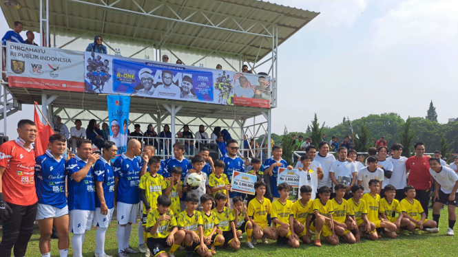 seejontor-fc-vs-persib-legend-silaturahmi-hingga-bantu-pembinaan-pesepakbola-usia-muda_ed980fe.jpg