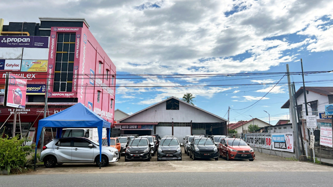 showroom-mobil-bekas-daerah-tidak-kalah-dari-jakarta_d8689e7.jpg