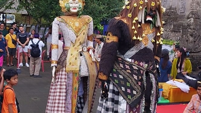 simbol-harmoni-bali-dan-tionghoa-atraksi-barong-landung-bakal-dipentaskan-di-desa-penglipuran-saat-imlek_ca94109.jpg