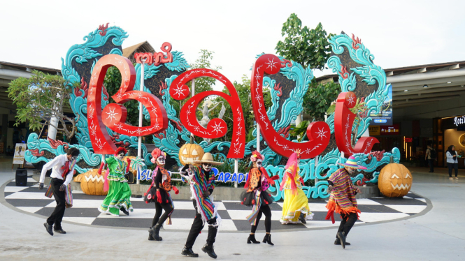 suasana-mistis-menyelimuti-bandara-ngurah-rai-penampakan-jack-o-lantern-hingga-penari-seram_591f8af.jpg