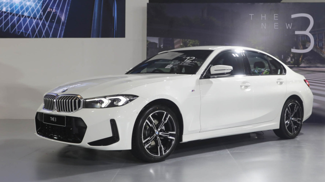 suguhan-premium-bmw-di-iims-2025-ada-sedan-sport-legendaris-harga-rp1-miliar_32abcf3.jpg