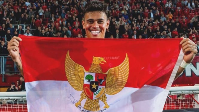 suporter-fc-twente-girang-mees-hilgers-batal-bela-timnas-indonesia-pilihan-bijak_0b8ca03.jpg