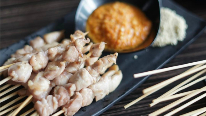 tak-perlu-beli-ini-resep-sate-taichan-super-praktis-untuk-tahun-baru_d400445.jpg