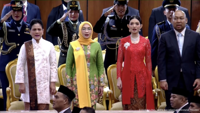 terpopuler-kebaya-merah-selvi-ananda-jadi-perbincangan-pesan-untuk-yang-niat-punya-banyak-anak_0070db5.jpg