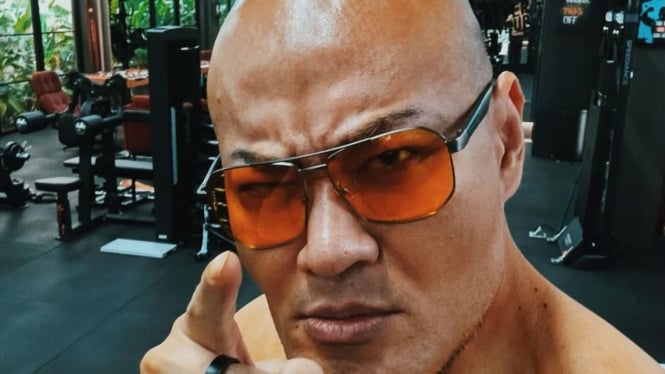 terungkap-alasan-deddy-corbuzier-suka-telanjang-dada-saat-bikin-video-di-instagram_3dbaa8d.jpg