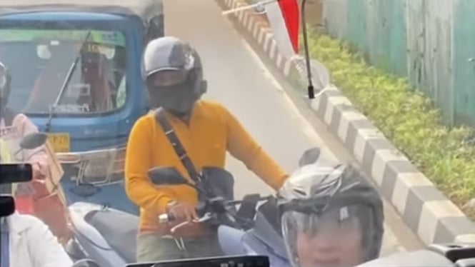 viral-pengguna-motor-dibuat-terkejut-saat-masuk-jalur-busway_7a25b31.jpg