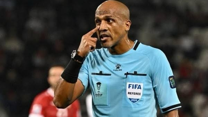 wasit-ahmed-al-kaf-dilaporkan-timnas-indonesia-ke-fifa-karena-keputusan-kontroversial_4ec0c6d.jpg