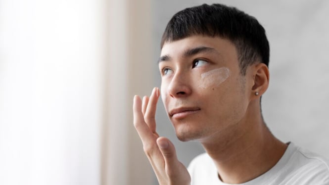10-tips-perawatan-kulit-untuk-pria-bikin-terlihat-nbsp-bersih-nbsp-dan-terawat_b590740.jpg