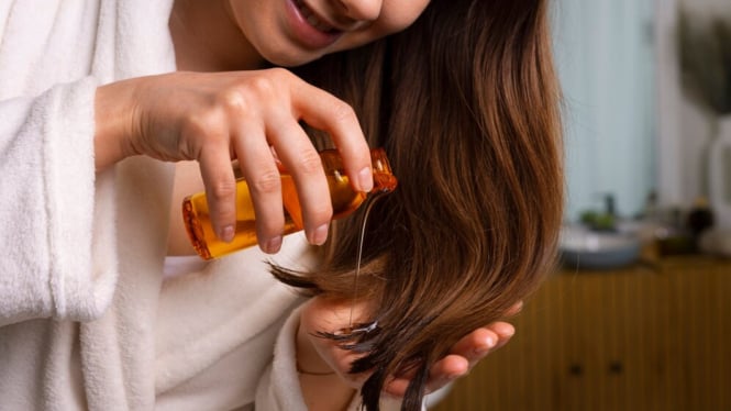 5-cara-meluruskan-rambut-secara-alami-tanpa-pakai-catokan-mudah-dan-aman_14128f0.jpg