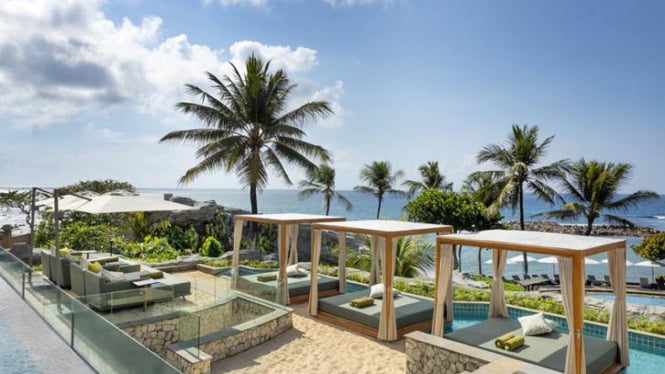 ada-lounge-dan-bar-baru-di-bali-menghadap-samudera-hindia-sajikan-keindahan-tepi-pantai_130ce1d.jpg
