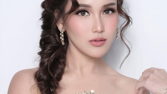 ayu-ting-ting-blak-blakan-akui-sering-pinjam-uang-asisten-dan-sopir-pribadi-untuk-apa_129129a.jpg