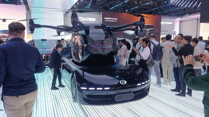 banyak-mobil-terbang-dan-robot-di-pameran-otomotif-china_e53b19f.jpg