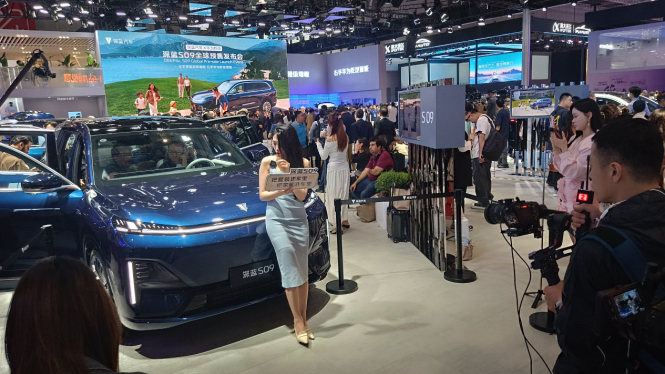 begini-cara-spg-jualan-mobil-di-shanghai-auto-show-2025-gak-bisa-digodain_ec6a7be.jpg
