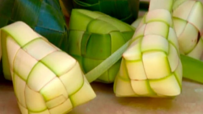cara-simpan-ketupat-yang-benar-dijamin-awet-dan-gak-cepat-berair_4c458a0.jpg