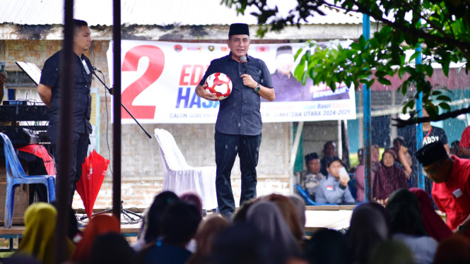cetak-pemain-bola-hebat-edy-rahmayadi-siapkan-program-satu-desa-1-lapangan-bola-se-sumut_c428257.jpg