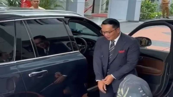daftar-mobil-mewah-yang-disita-kpk-dari-korupsi-bank-bjb-termasuk-motor-ridwan-kamil_6ca60e9.jpg