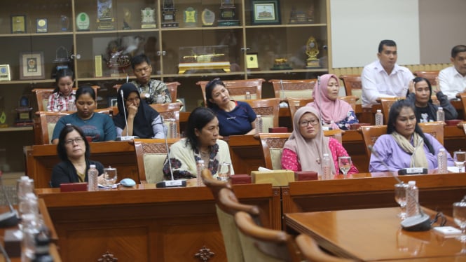 dedi-mulyadi-janji-bantu-rp300-juta-ke-eks-pemain-sirkus-oci_145bbfa.jpg