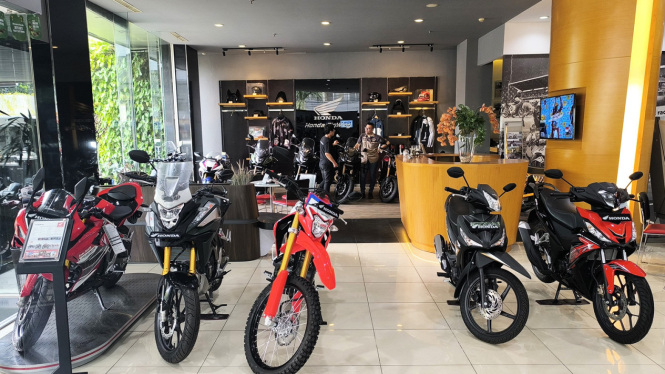 diler-motor-honda-umbar-promo-setelah-lebaran-diskon-vario-dan-pcx-hampir-rp2-juta_835d84c.jpg
