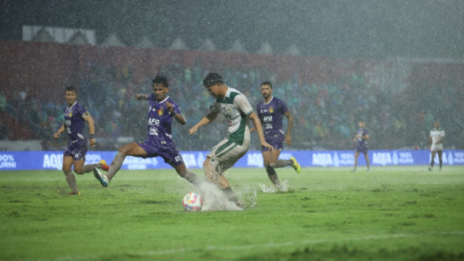 ditahan-imbang-persik-kediri-pss-sleman-keluhkan-kualitas-stadion-brawijaya_9a891e6.jpg