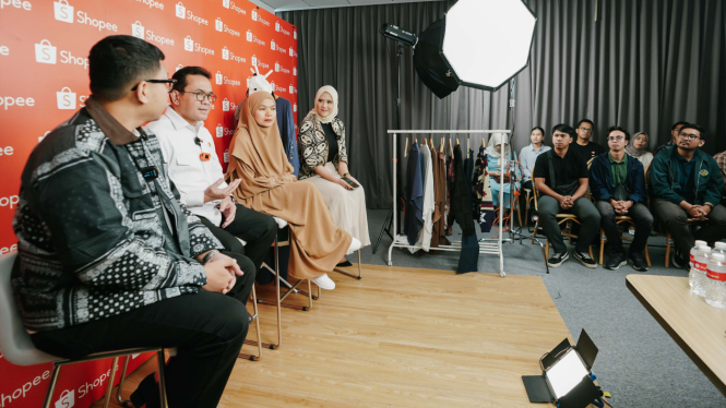 dorong-penjualan-umkm-menteri-perdagangan-budi-santoso-jadi-host-live-shopping-harbolnas-2024_fcd9962.jpg