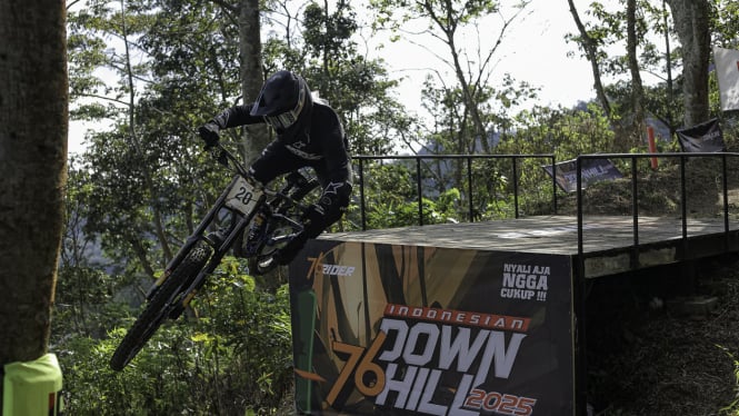 drama-di-indonesian-downhill-season-2025-juara-lama-kembali-rekor-baru-tercipta_50e8c9e.jpg