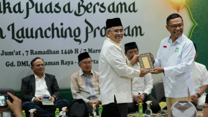 dukungan-sinar-mas-dan-app-group-untuk-pendidikan-islam-seribu-mushaf-al-quran-disumbangkan_e0eb95f.jpg