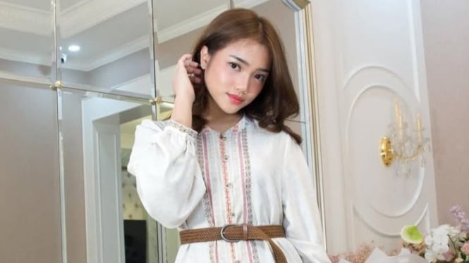 fuji-diramal-bawa-kabar-baik-soal-asmara-di-2025-bakal-nikah_fdf670f.jpg