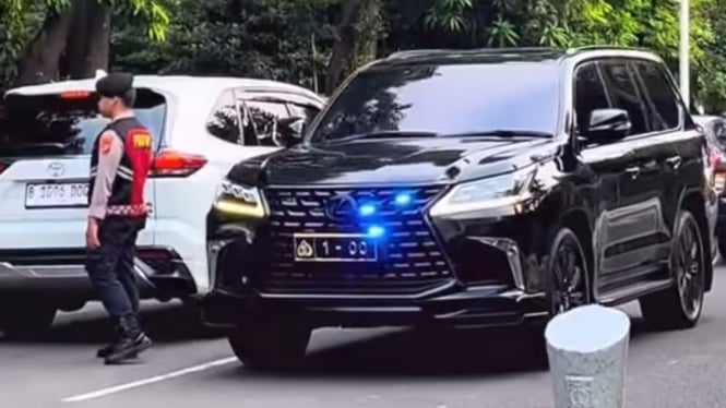 gagah-banget-segini-harga-mobil-dinas-kapolri-yang-warnanya-serba-hitam_89f30f4.jpg