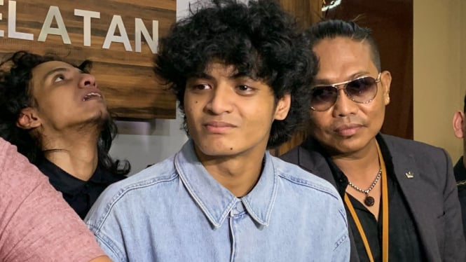 gak-puas-udah-dipenjara-nikita-mirzani-bakal-buat-laporan-lain-untuk-vadel-badjideh_50324a2.jpg