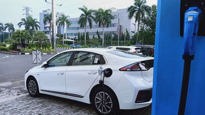 harga-mobil-listrik-bekas-di-korea-selatan-makin-jatuh-sedikit-pembelinya_91040e0.jpg