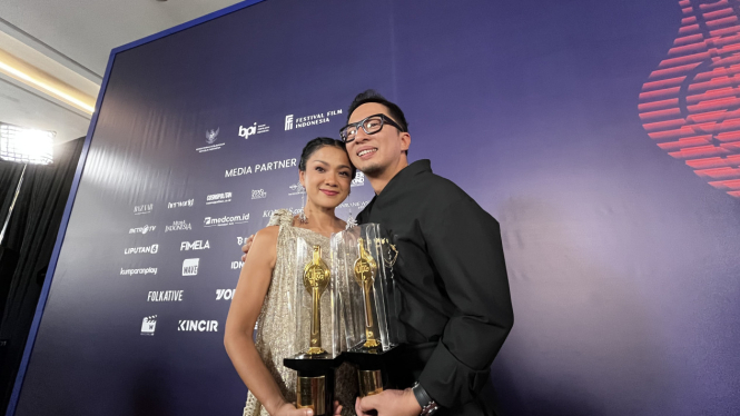 haru-kembali-raih-piala-citra-pemeran-utama-terbaik-setelah-18-tahun-nirina-zubir-alhamdulillah-ya-allah_5273875.jpg
