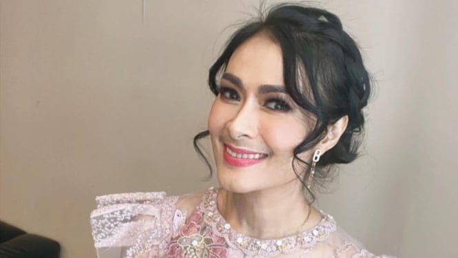 iis-dahlia-sebut-artis-inisial-l-suka-gosipin-dia-netizen-tebak-nama-ini_75440ee.jpg