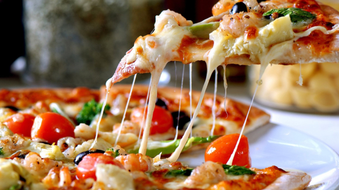 iklan-pizza-terpanjang-di-dunia-mungkin-cuma-brand-ini-yang-punya_47eaf6e.jpg