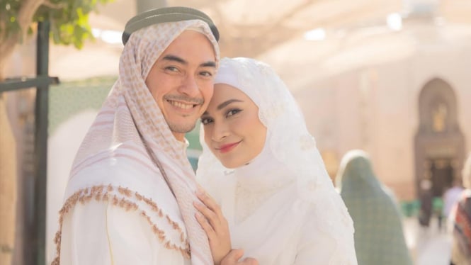ini-mas-kawin-yang-disiapkan-zumi-zola-untuk-menikahi-putri-zulkifli-di-madinah_701e341.jpg