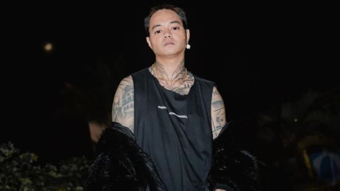 jadi-sorotan-begini-reaksi-reza-arap-saat-ditegur-tak-boleh-merokok-di-kawasan-malioboro_eaf7dd7.jpg