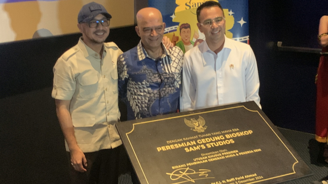 jadi-utusan-khusus-presiden-raffi-ahmad-ikut-resmikan-bioskop-karya-anak-bangsa-di-sukabumi_baa0703.jpg