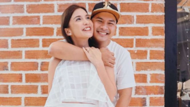 jarang-nongol-di-dunia-hiburan-chelsea-olivia-dan-glenn-alinskie-jadi-hobi-traveling_dd831c2.jpg
