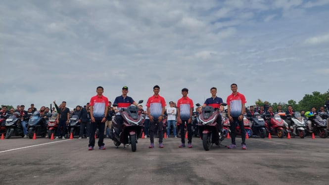 jelang-peluncuran-tim-luca-marini-dan-joan-mir-jumpai-500-bikers-honda_ecfe26f.jpg