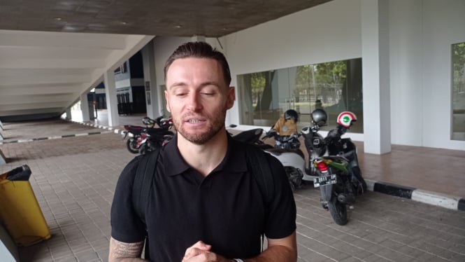 kapten-persib-bagi-bagi-thr_8683425.jpg
