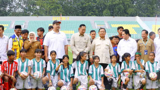 khofifah-janji-kelola-secara-profesional-5-stadion-standar-fifa-yang-diresmikan-prabowo_48b84c6.jpg