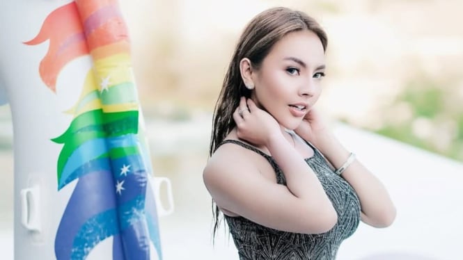 lisa-mariana-minta-maaf-ke-atalia-usai-ungkap-punya-anak-dari-ridwan-kamil-saya-menyesal_b8c98d1.jpg