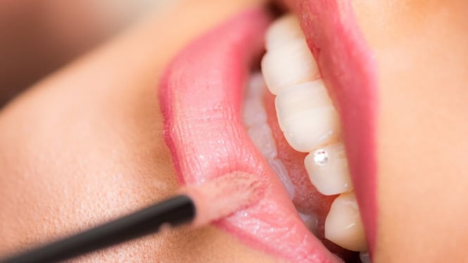 mana-yang-lebih-baik-lipstik-matte-atau-glossy-simak-ini-kelebihan-dan-kekurangannya_343b69f.jpg