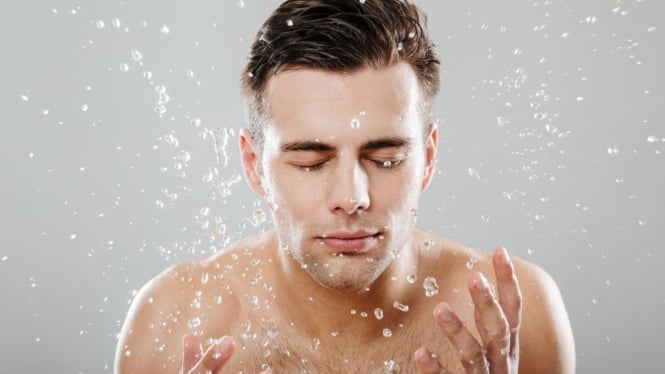 mau-wajah-bebas-jerawat-dan-kusam-terapkan-5-cara-cuci-muka-ini-dari-sekarang_b2dea70.jpg
