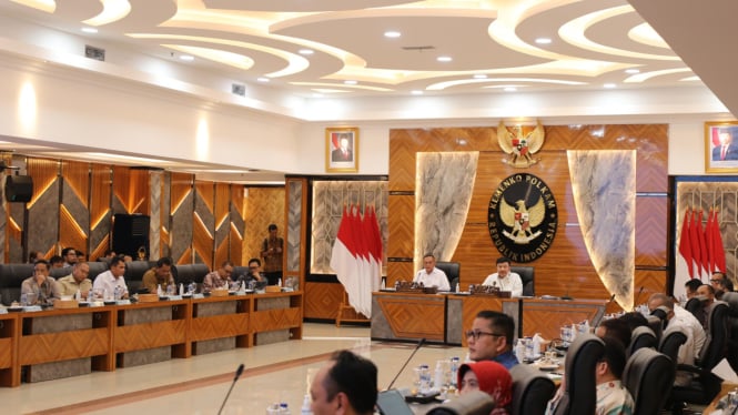menkopolkam-perintahkan-tni-polri-tindak-tegas-premanisme-dan-ormas-yang-ganggu-investasi_a93ebea.jpg