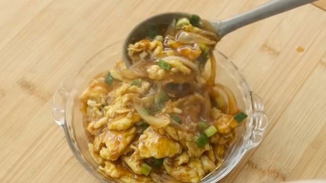 menu-sahur-anti-ribet-telur-saus-tiram-ala-chef-devina-hermawan-bikin-anak-semangat-puasa_966c603.jpg