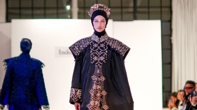 mereka-jadi-satu-satunya-yang-tampilkan-hijab-modest-di-panggung-new-york-fashion-week_d713fe3.jpg