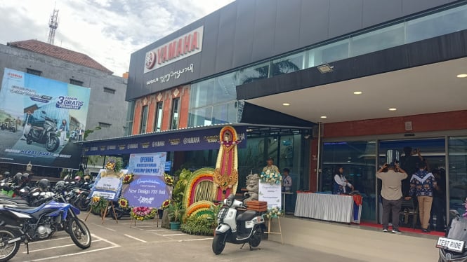 motornya-laku-keras-di-bali-yamaha-bikin-diler-premium_d150607.jpg