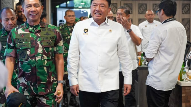 pastikan-peringatan-hari-buruh-aman-menkopolkam-kumpulkan-panglima-tni-kapolri-hingga-kepala-bin_042a7ed.jpg