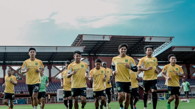 paul-munster-bagi-bagi-video-ke-pemain-buat-apa_31517fe.jpg
