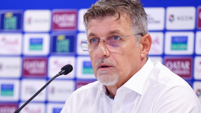 pelatih-bahrain-lagi-lagi-sindir-pssi-negara-300-juta-jiwa-ambil-pemain-belanda-untuk-timnas-indonesia_22f9674.jpg
